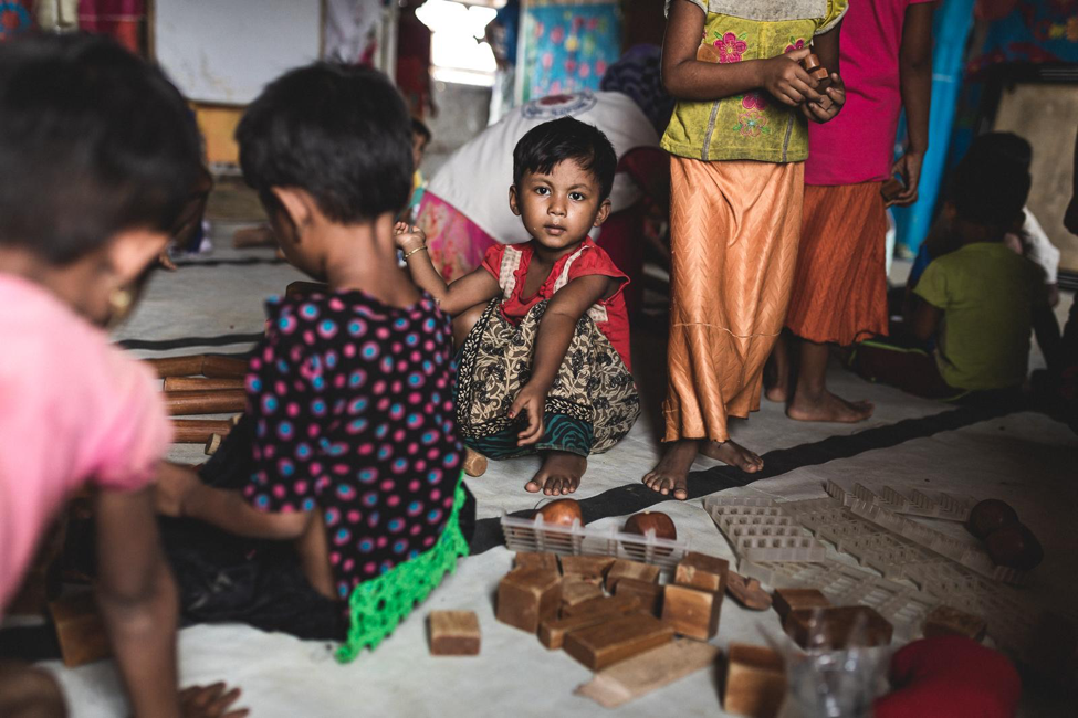 Rohingya children participating in HEA grantee Caritas Switzerland’s Essence of Learning activities, in Kutupalong refugee camp in Bangladesh © UNHCR/ Antoine Tardy 